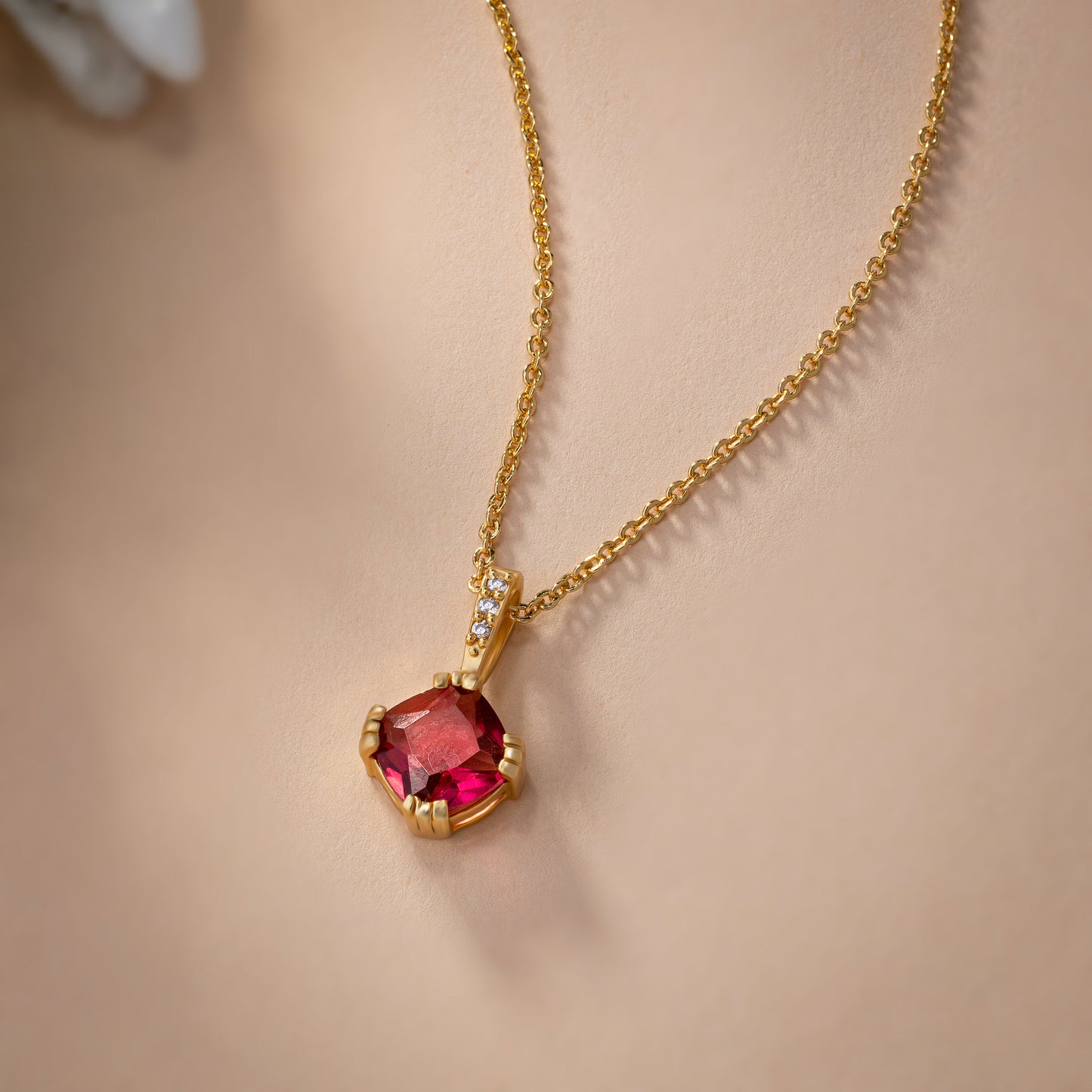 golden necklace with a stone