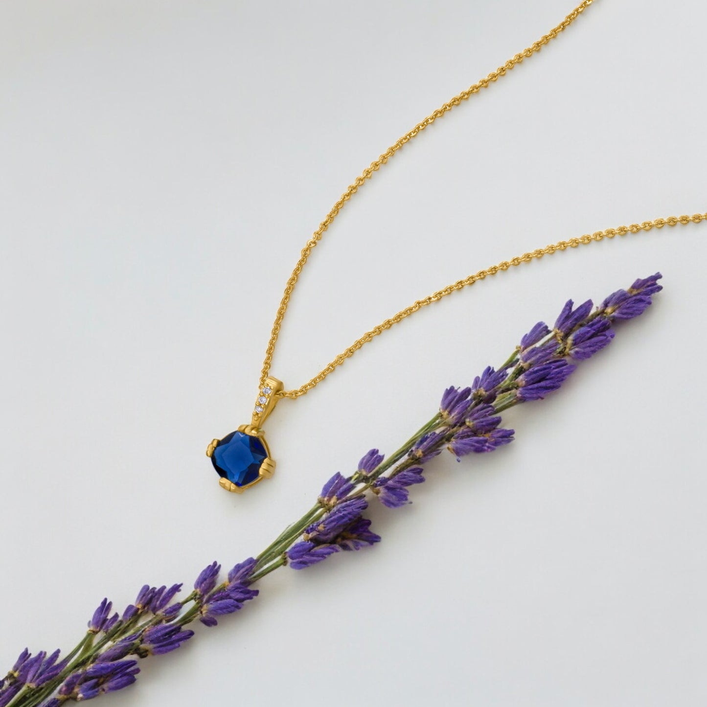 golden necklace with a stone