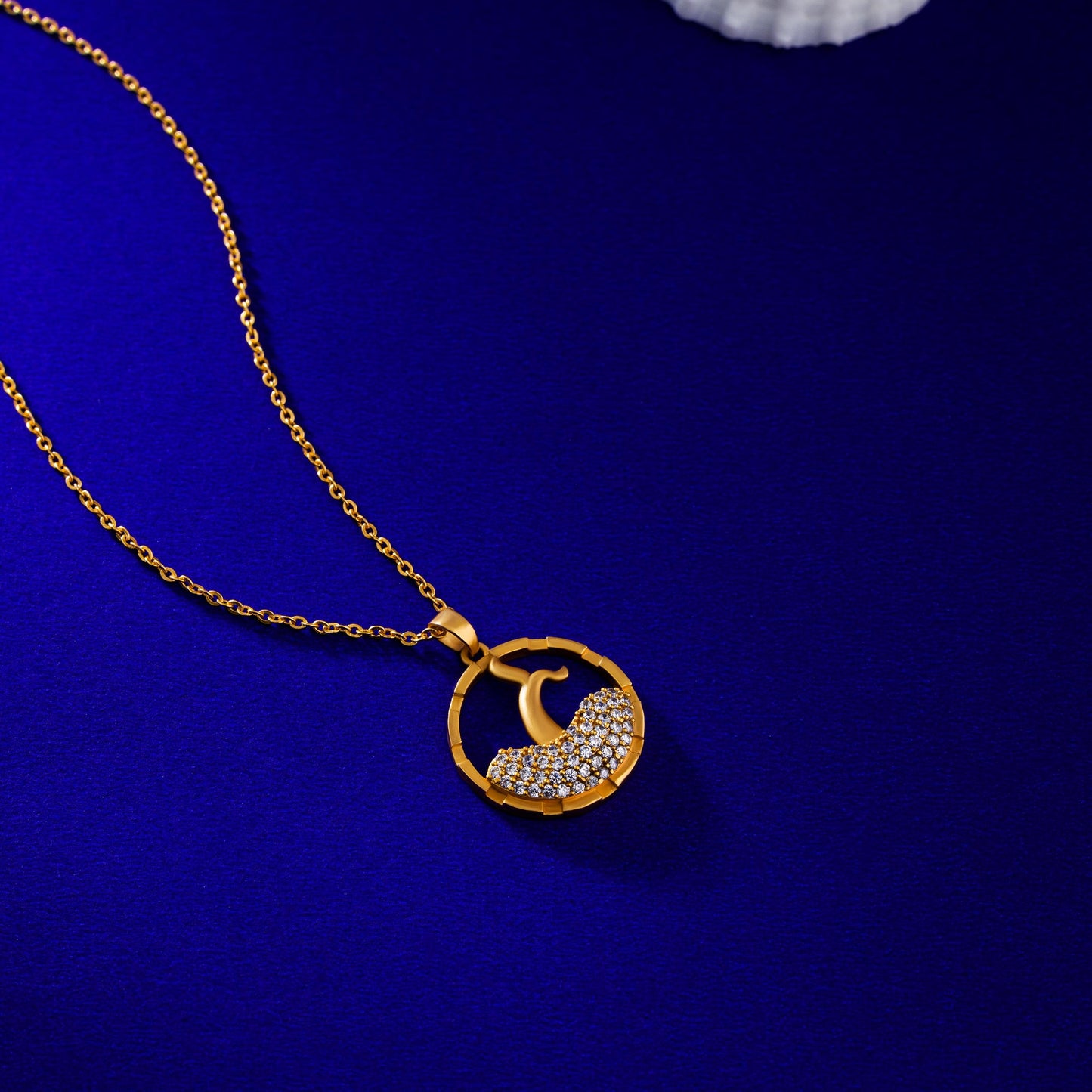 golden necklace with a diamond pendant