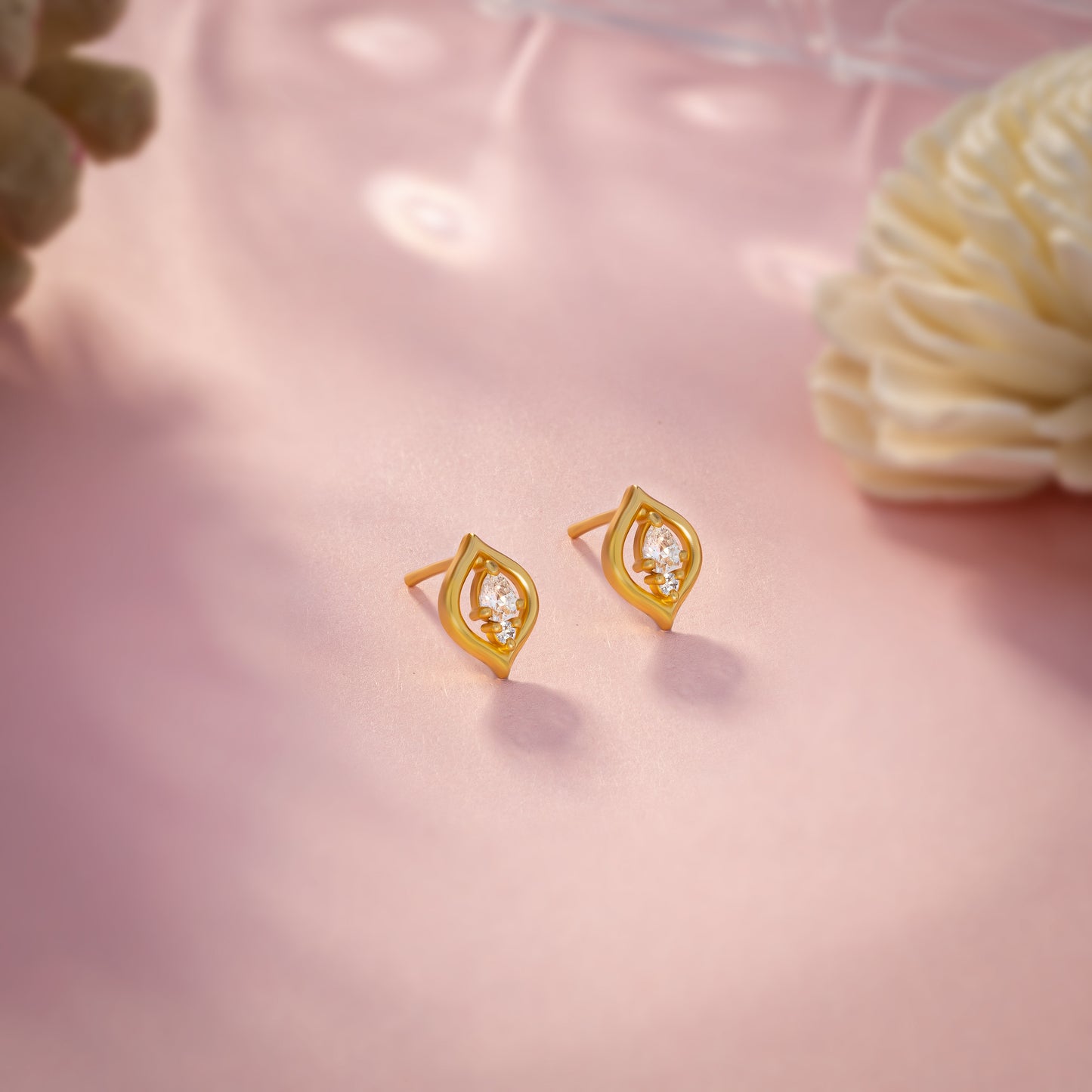 golden diamond stud earrings