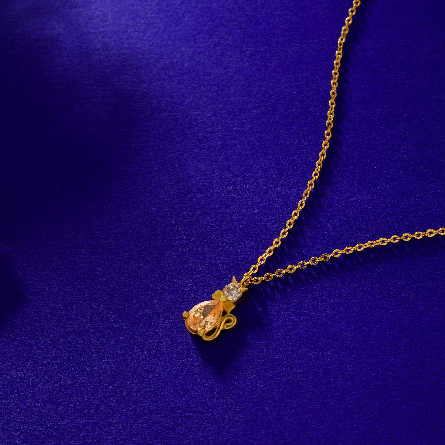 royal yellow cat pendant