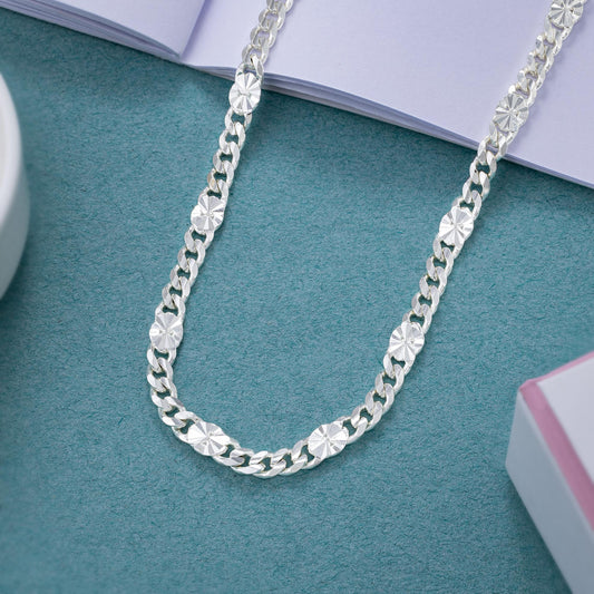 Statement with this Chic Silver Chain