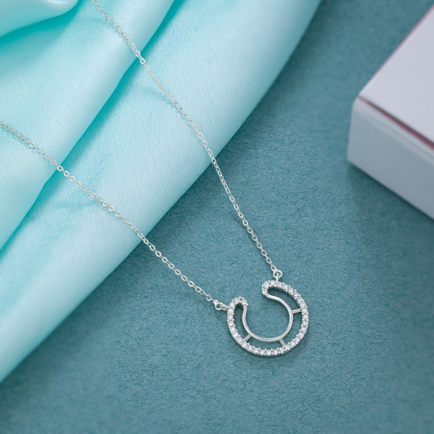 luck with this stunning white silver horseshoe necklace