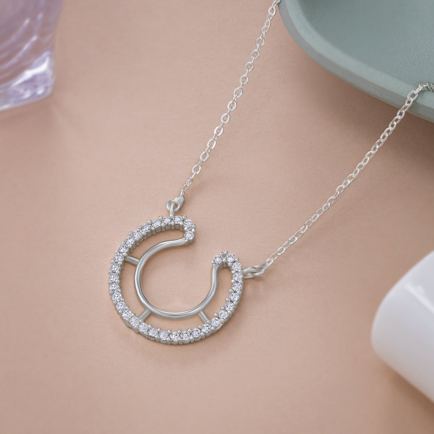 luck with this stunning white silver horseshoe necklace