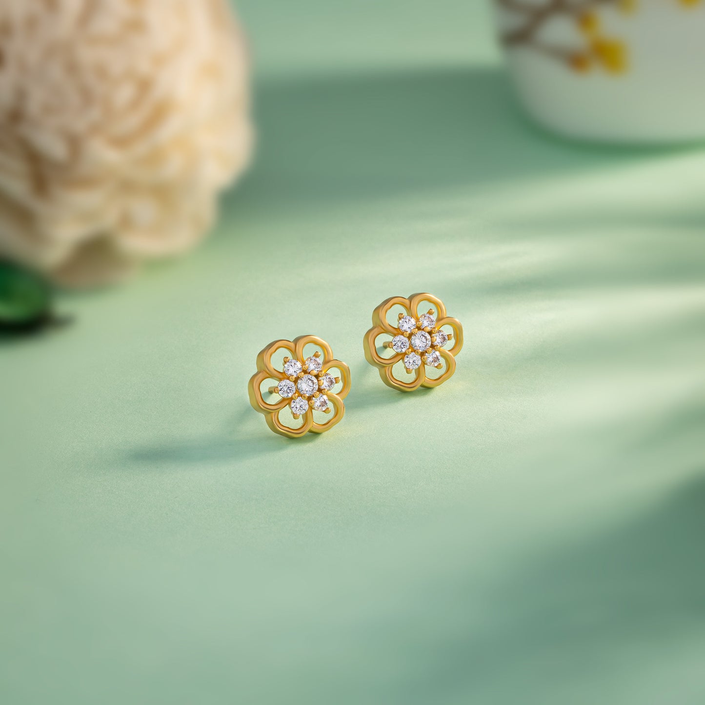 earring_white stone_golden_1