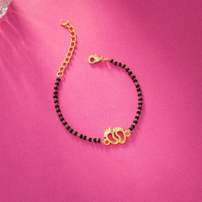 Bracelet with a Golden and Black Bea