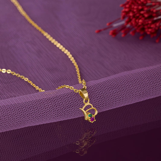 Golden Necklace with a Pearl Pendant