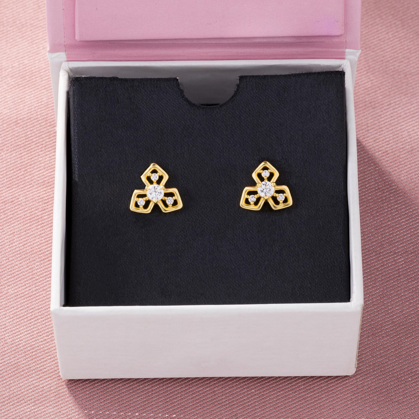 white clover spark earrings