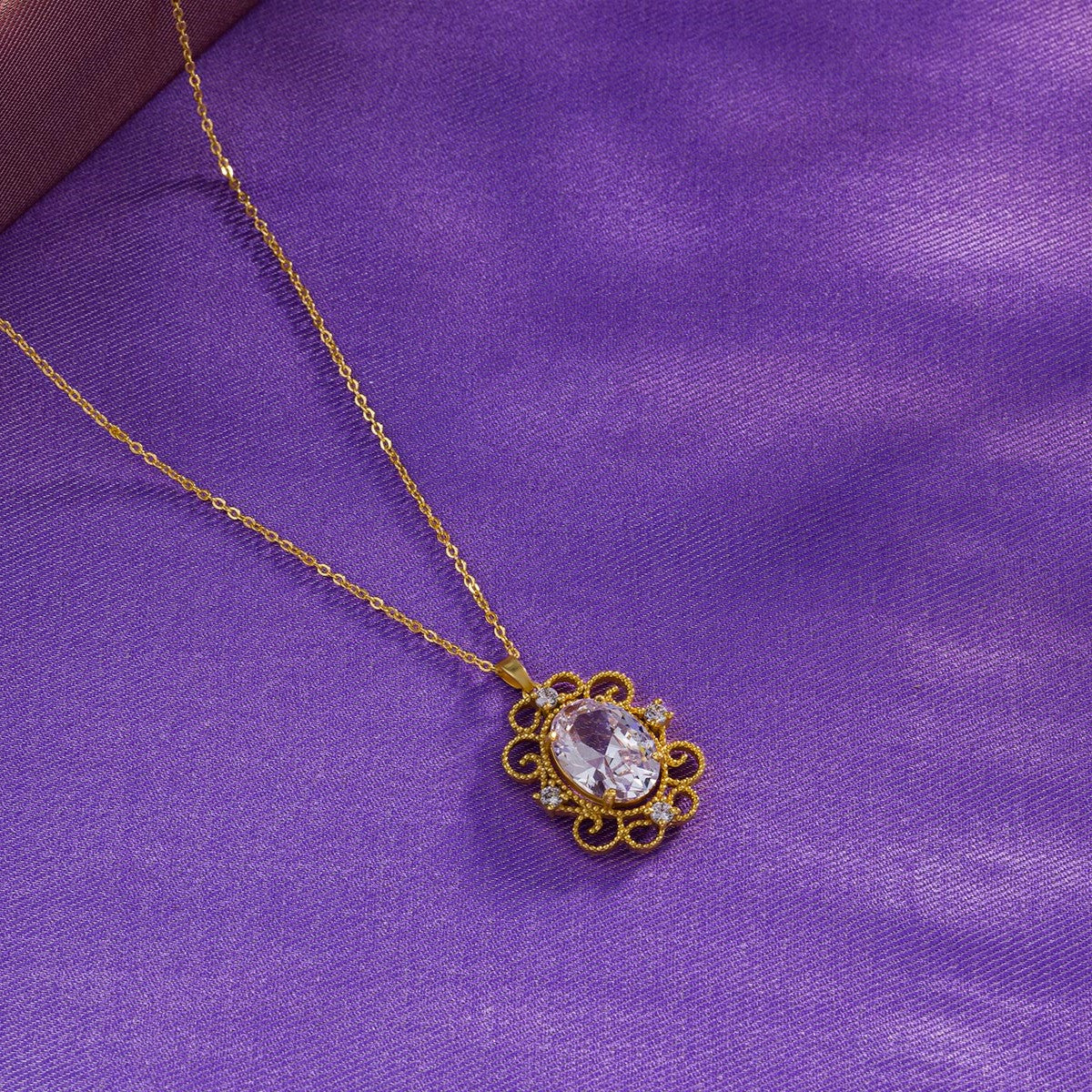 royal white pendant