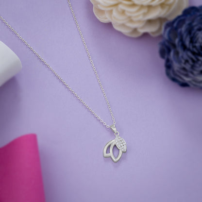 Elevate your Look with this Exquisite White Golden Necklace