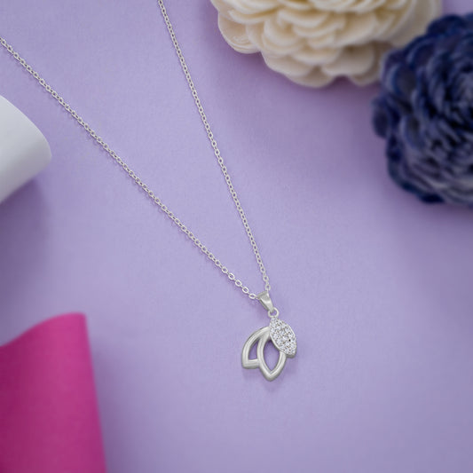 Elevate your Look with this Exquisite White Golden Necklace