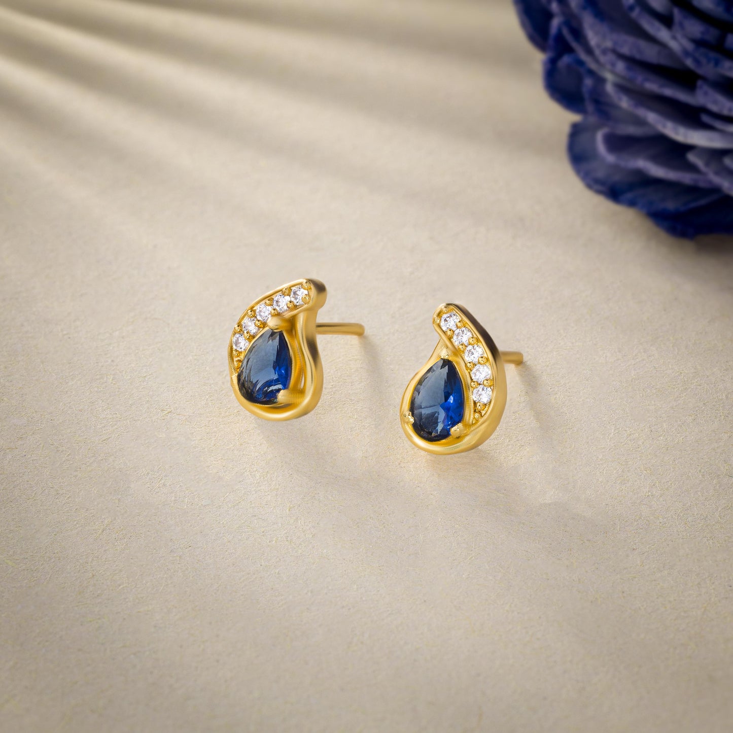 earring_blue stone_golden_1