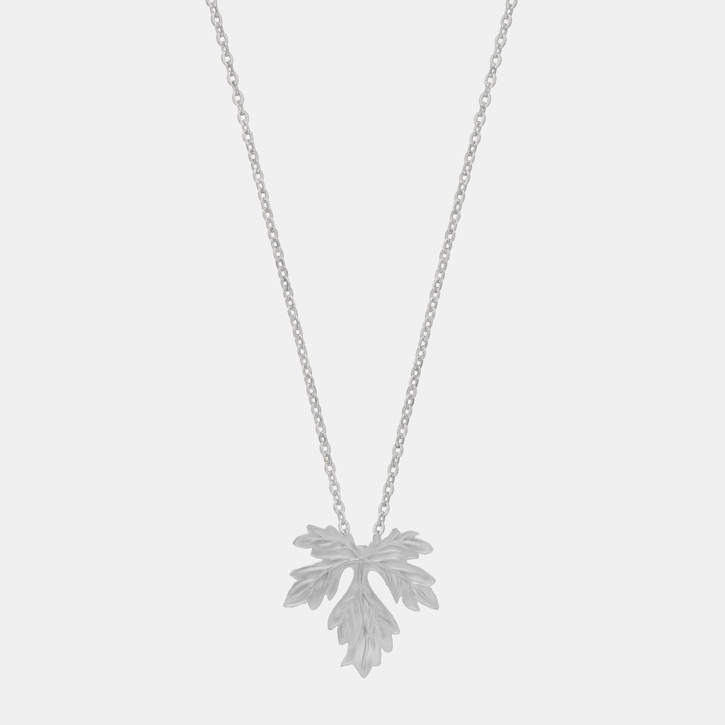 silver maple leaf pendent chain