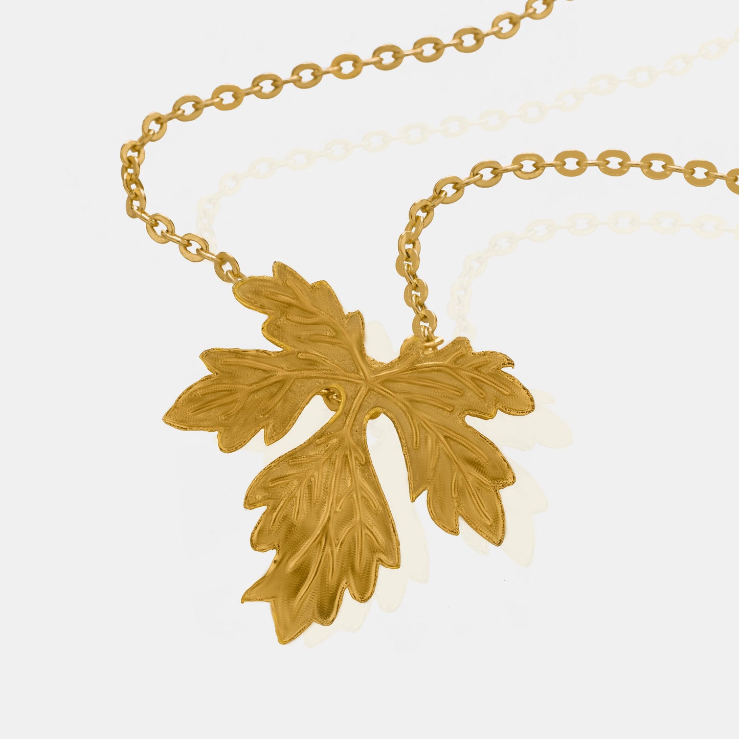 maple leaf pendent chain