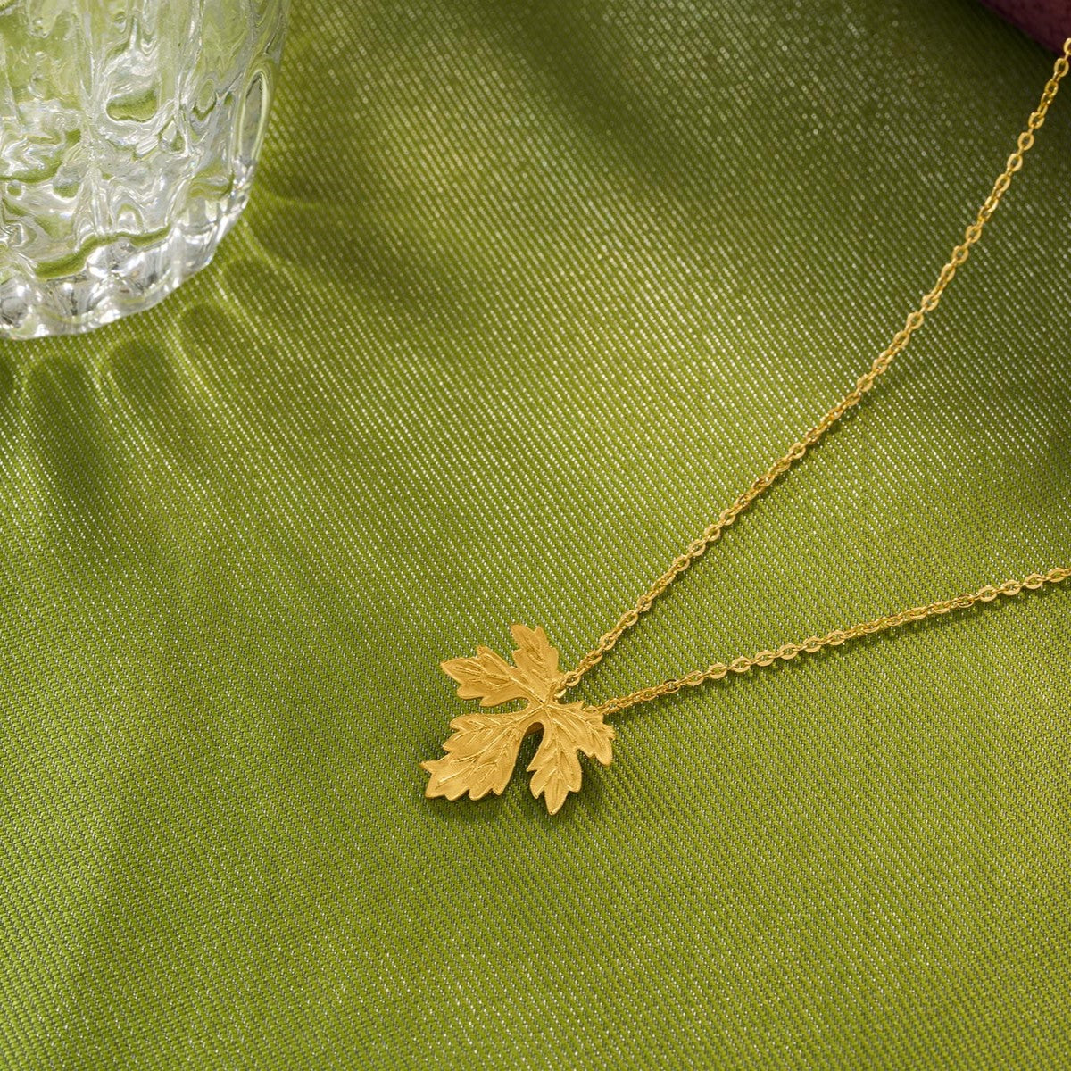 maple leaf pendent chain