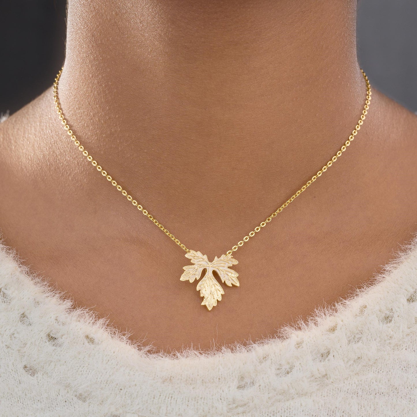 maple leaf pendent chain