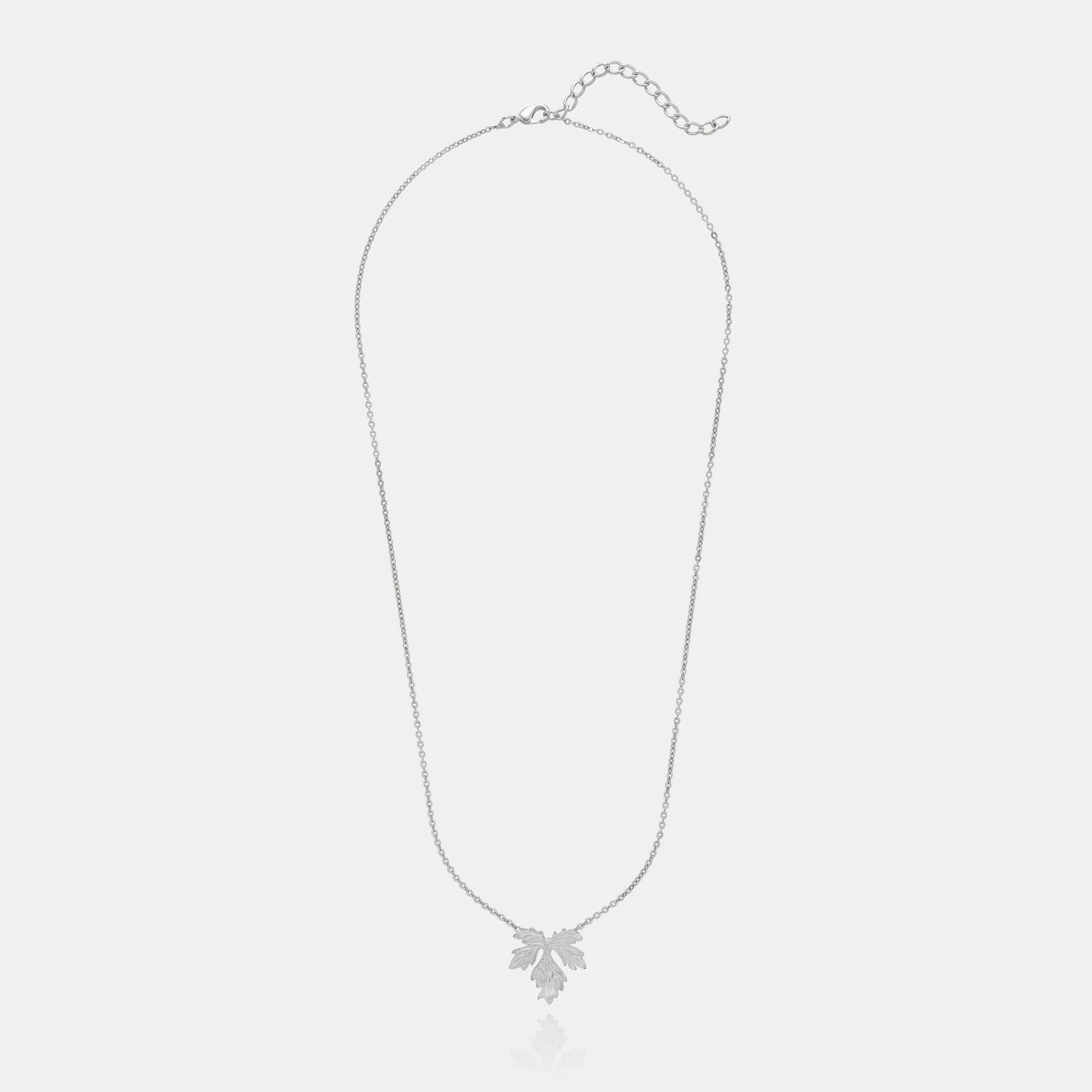 silver maple leaf pendent chain