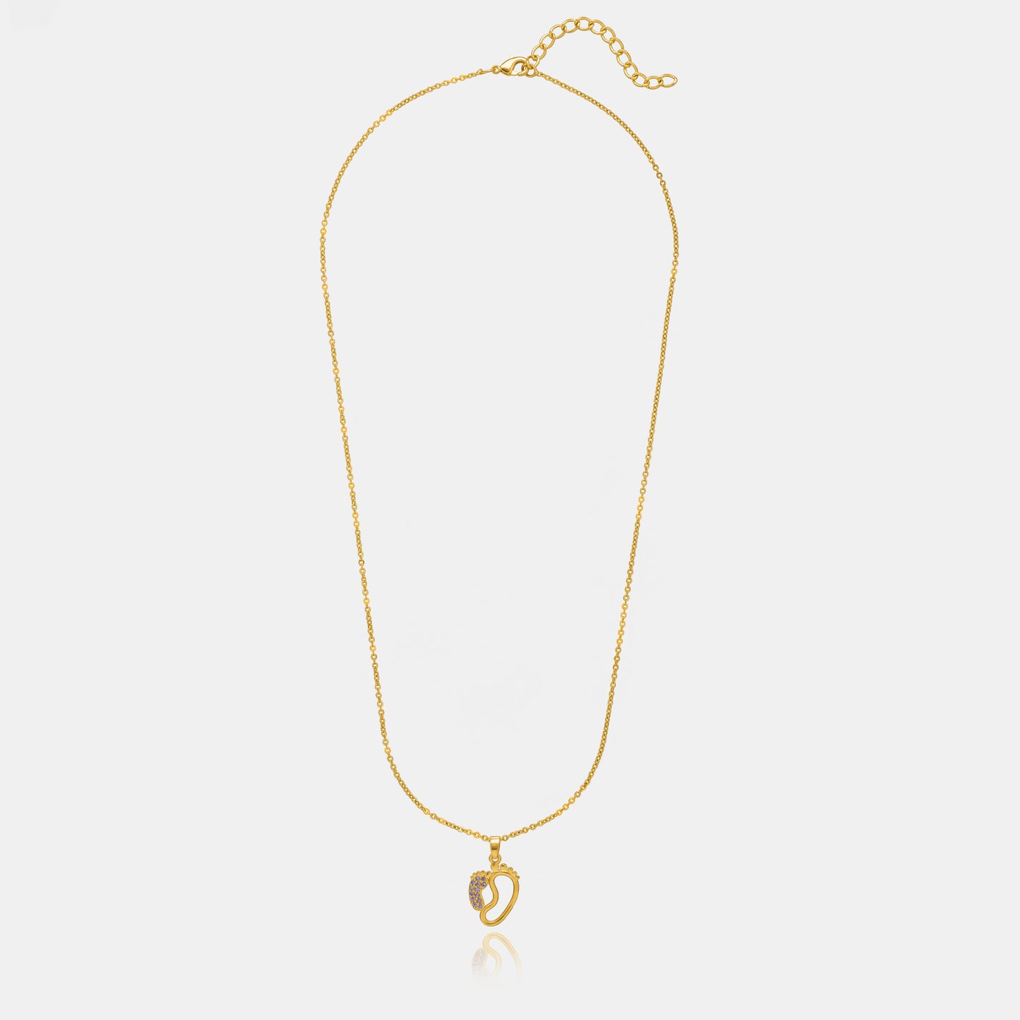 golden necklace with a diamond pendant