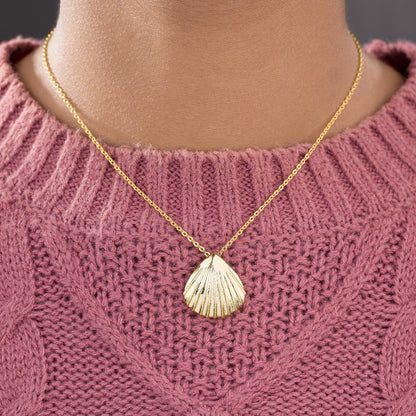 Golden Necklace with a Shell on it