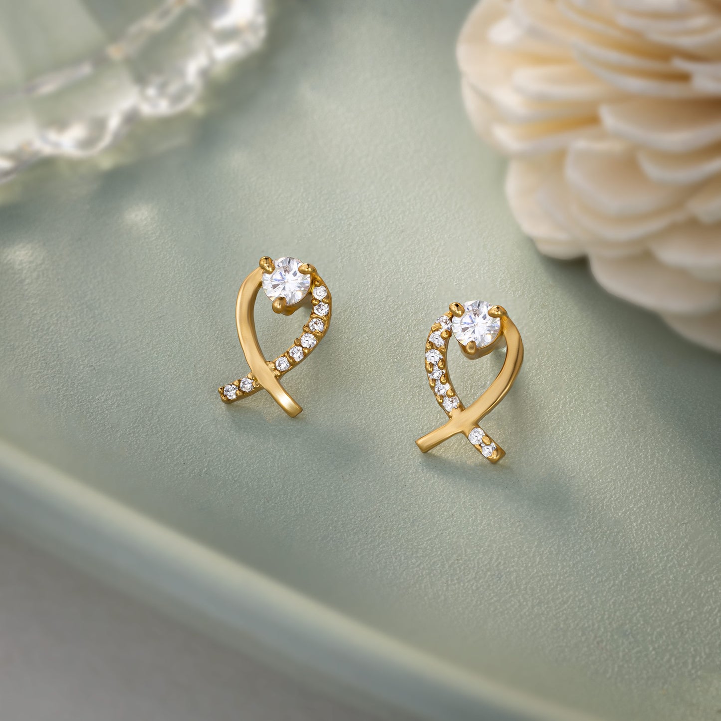 earring_white stone_golden_1