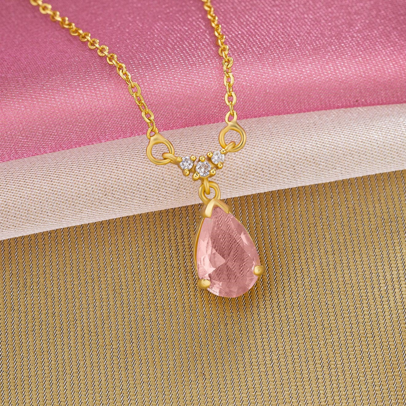 golden necklace with a stone