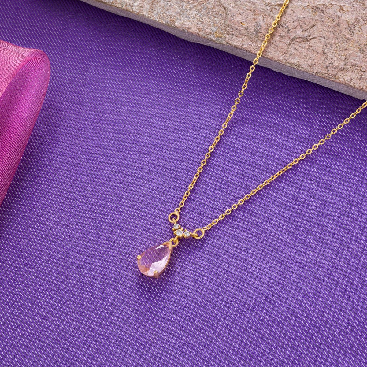 golden necklace with a stone