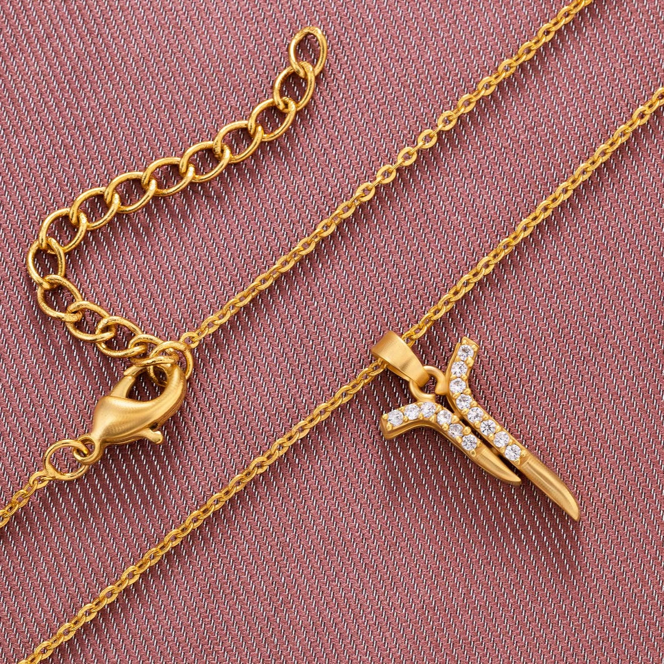 golden necklace with a diamond pendant