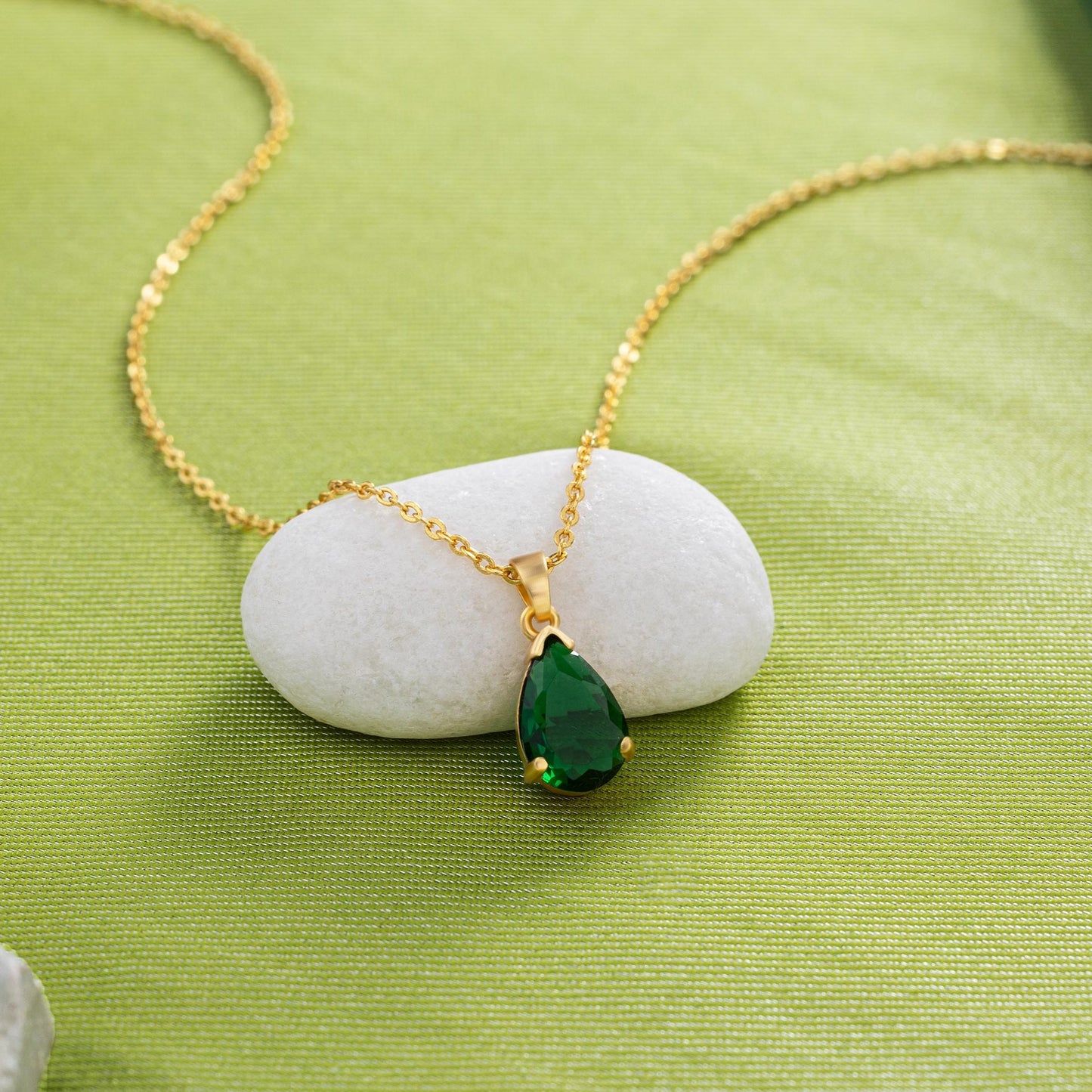 golden necklace with a small stone