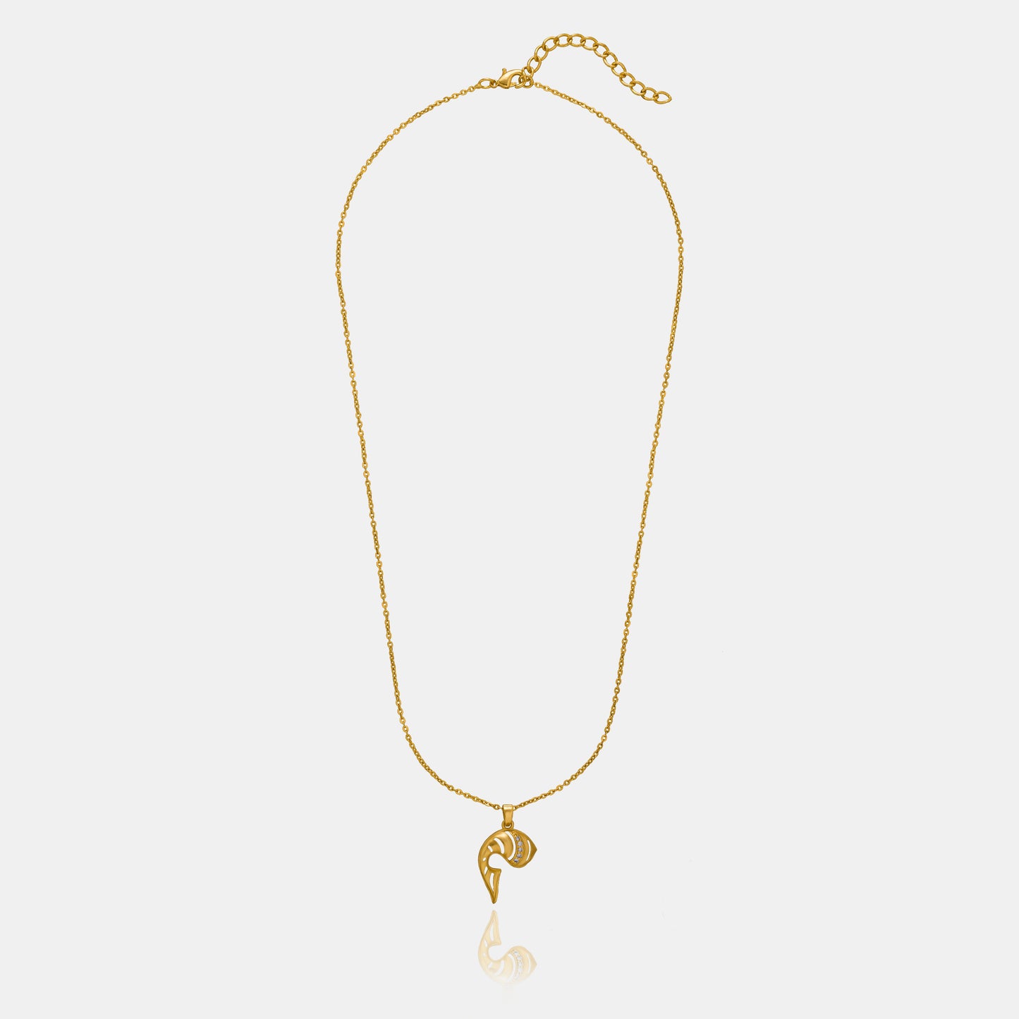 golden necklace with a diamond pendant