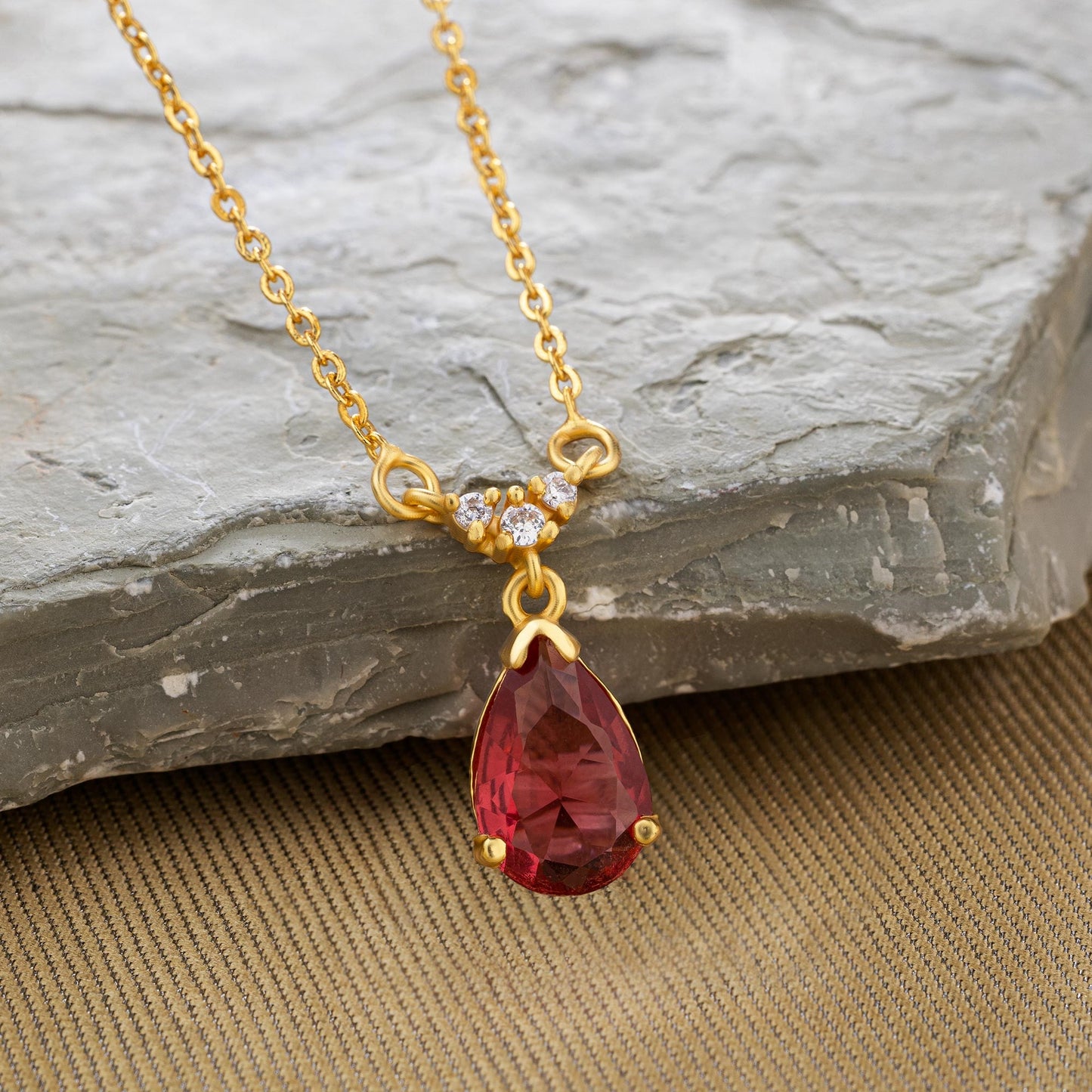 golden necklace with a stone