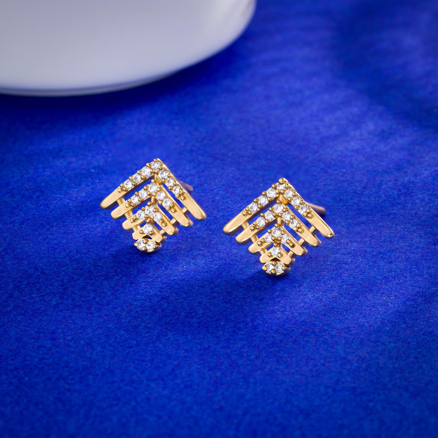 the golden earrings with diamonds