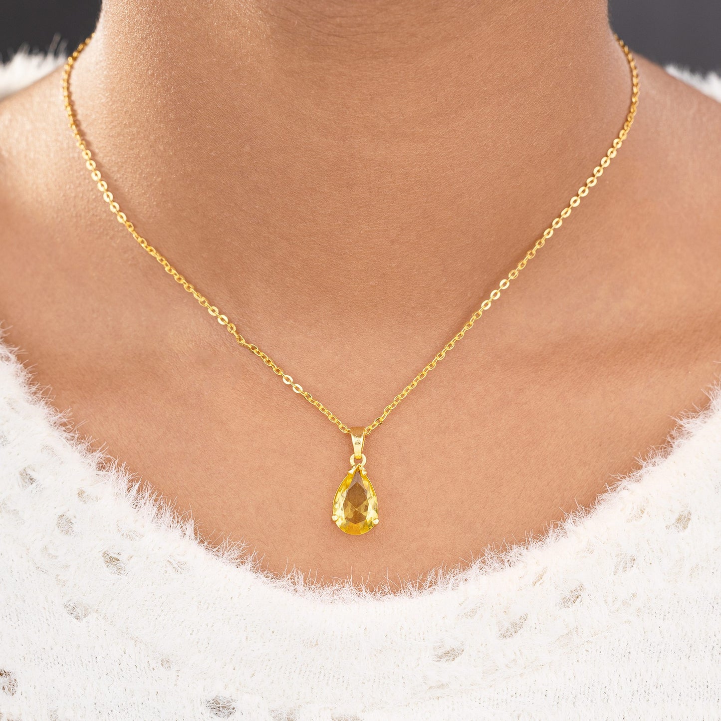 necklace small yellow stone