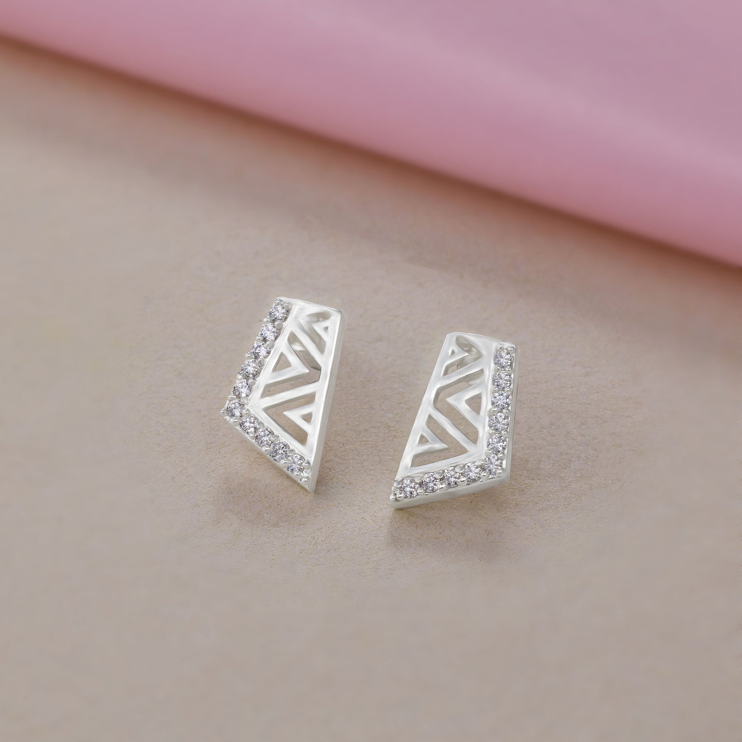 white geochic radiance stud