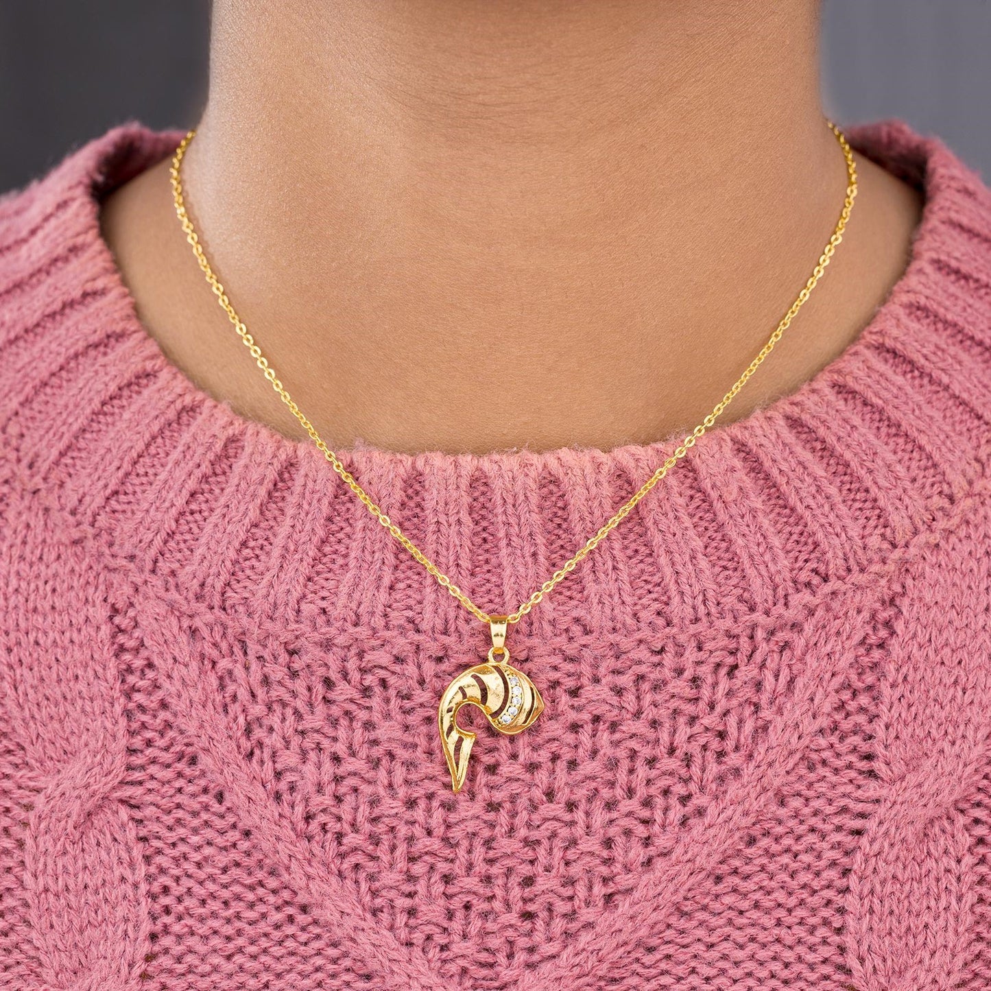 golden necklace with a diamond pendant