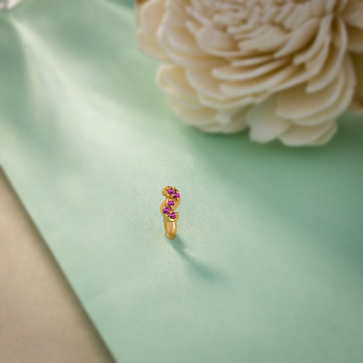 red twirl sapphire nose pin