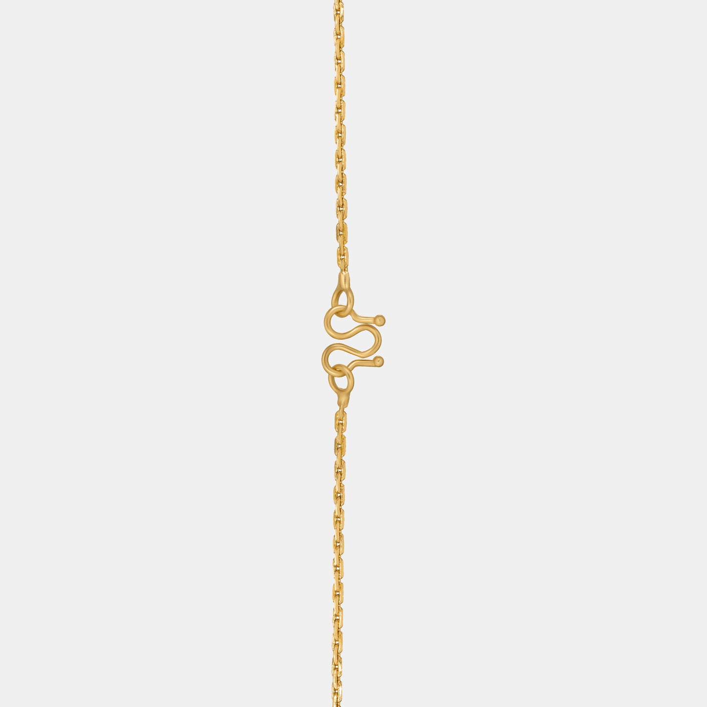 beauty of simplicity with this stunning golden pendant