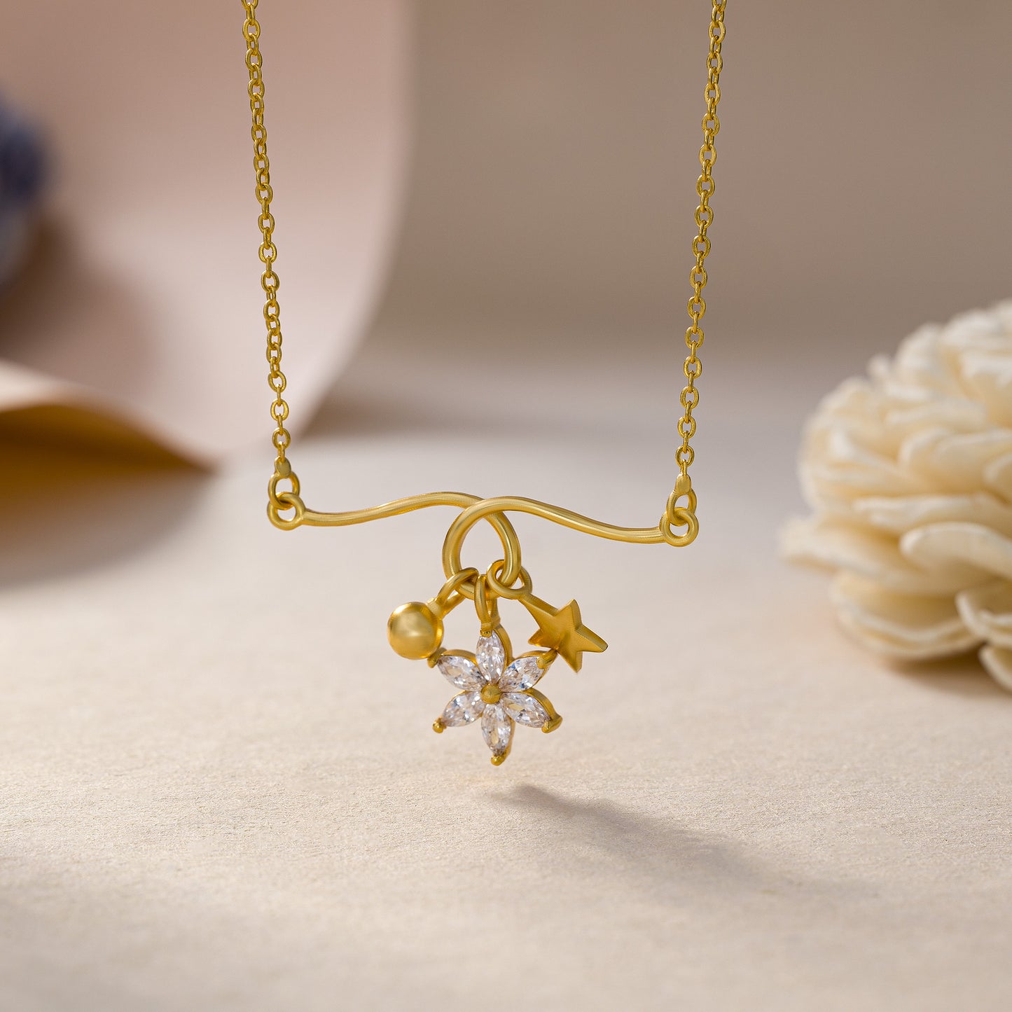 daisy dreams pendant