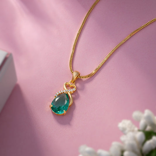 Feeling Like Royalty with this Stunning Necklace