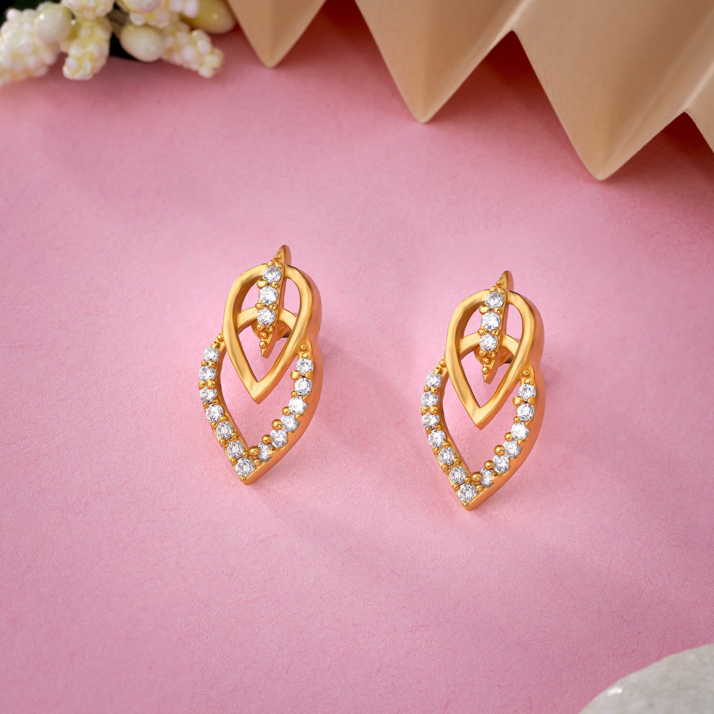 earring_white stone_golden_1