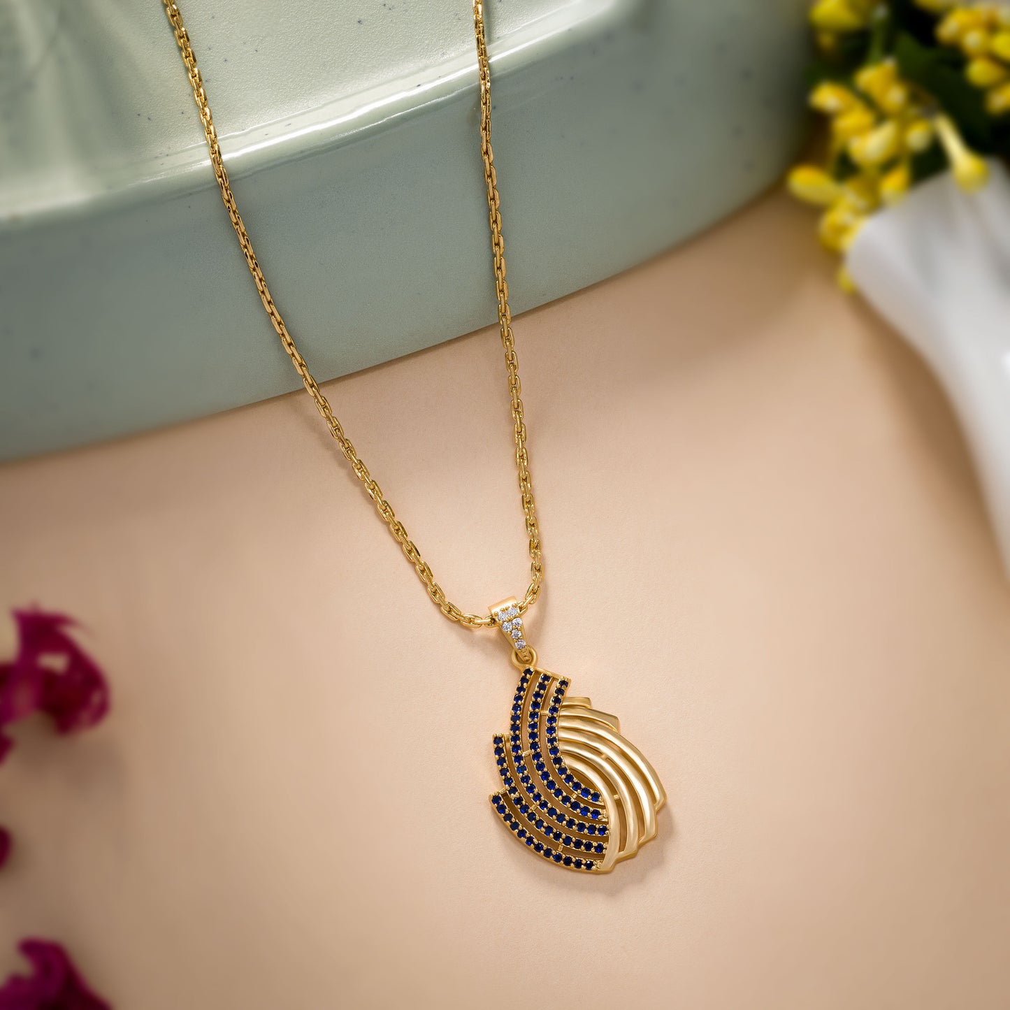 beauty of simplicity with this stunning golden pendant