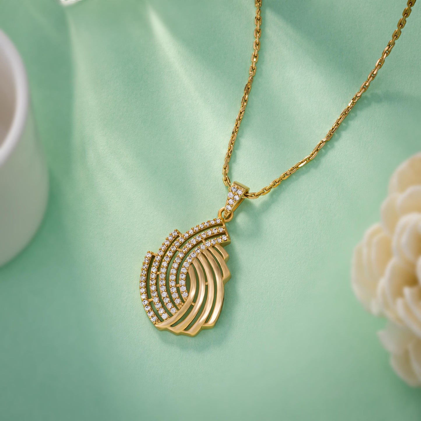 beauty of simplicity with this stunning golden pendant