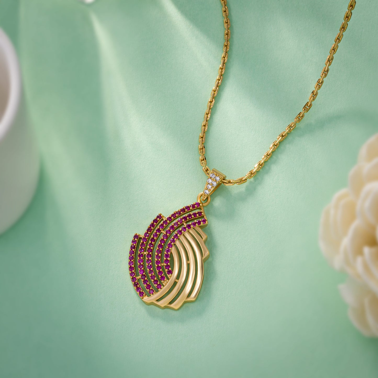 beauty of simplicity with this stunning golden pendant