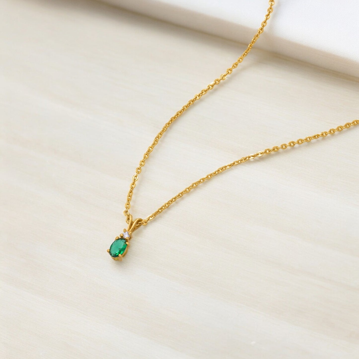 green and white elegance sapphire pendant