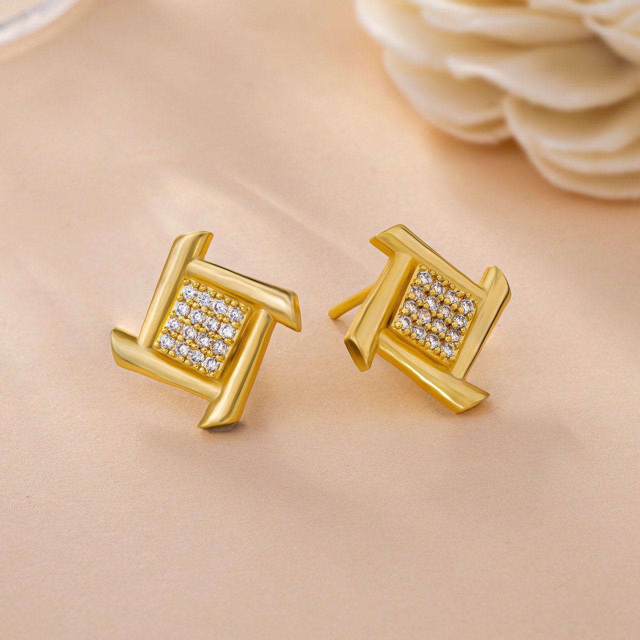 golden white diamond square stud earrings