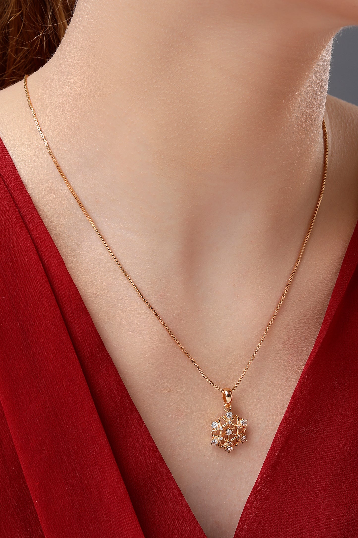 golden necklace with a diamond pendant