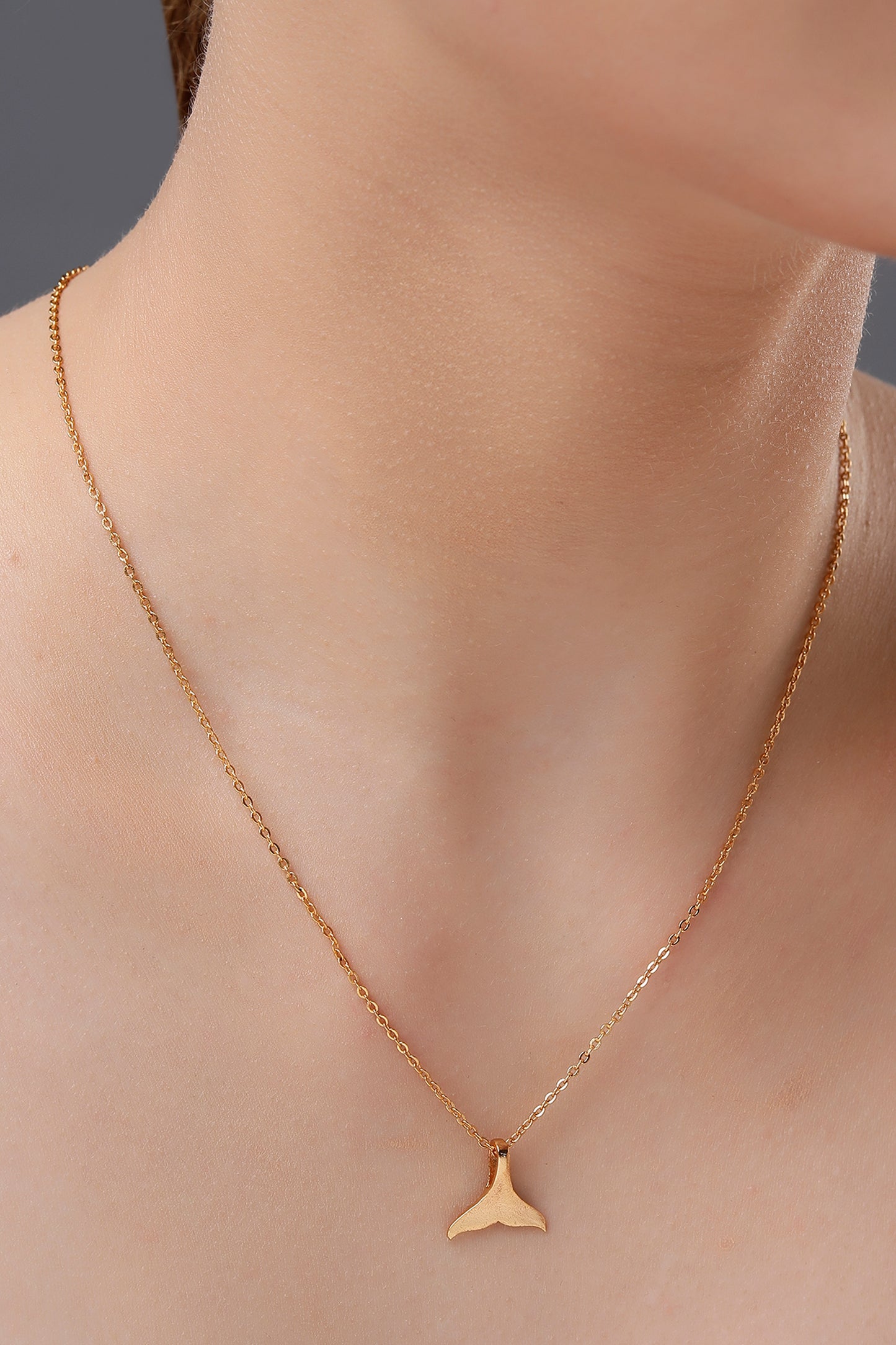 golden necklace with a small sting