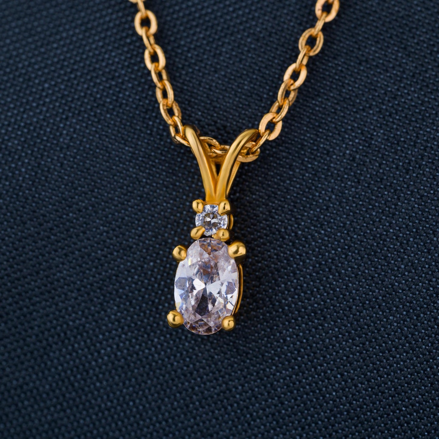 golden necklace with diamond