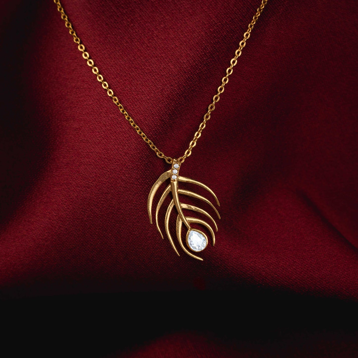 necklace_white stone_golden_1