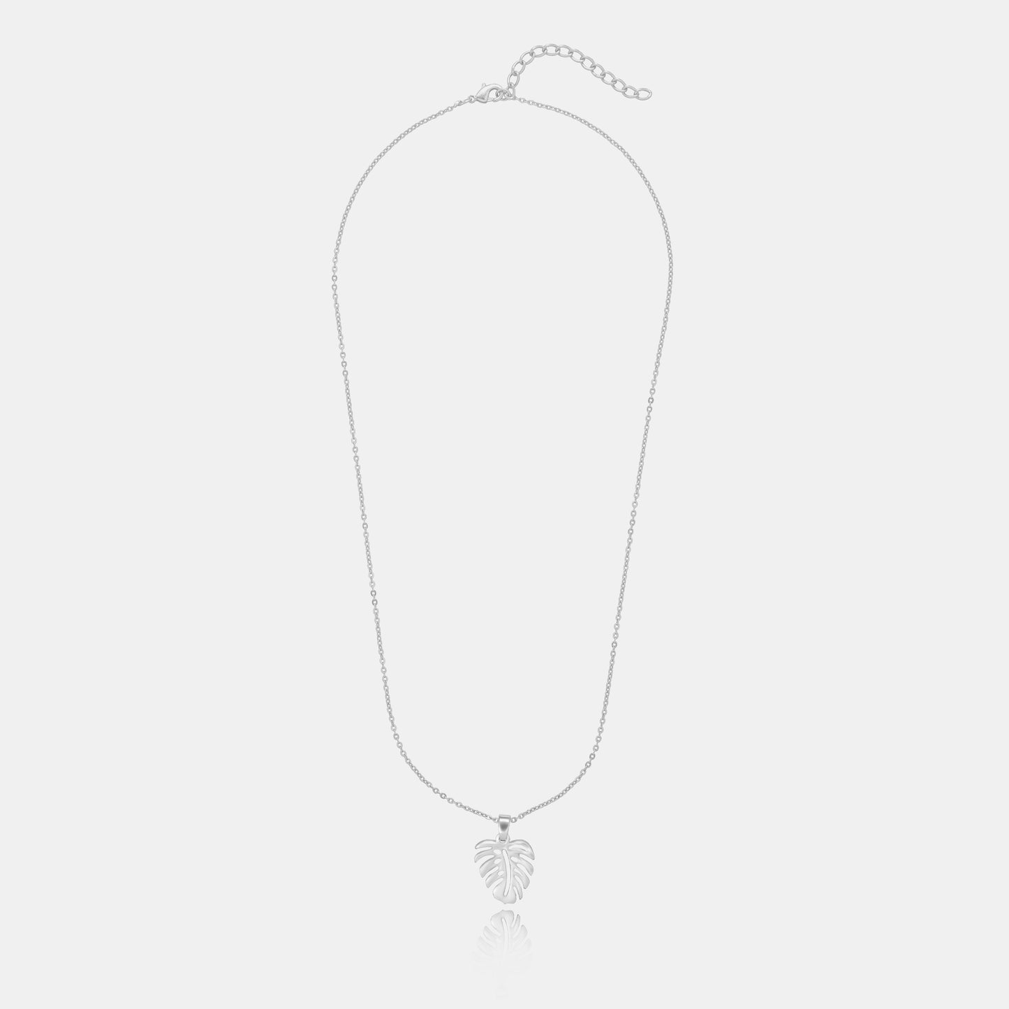 loving the delicate charm of this leaf pendant necklace