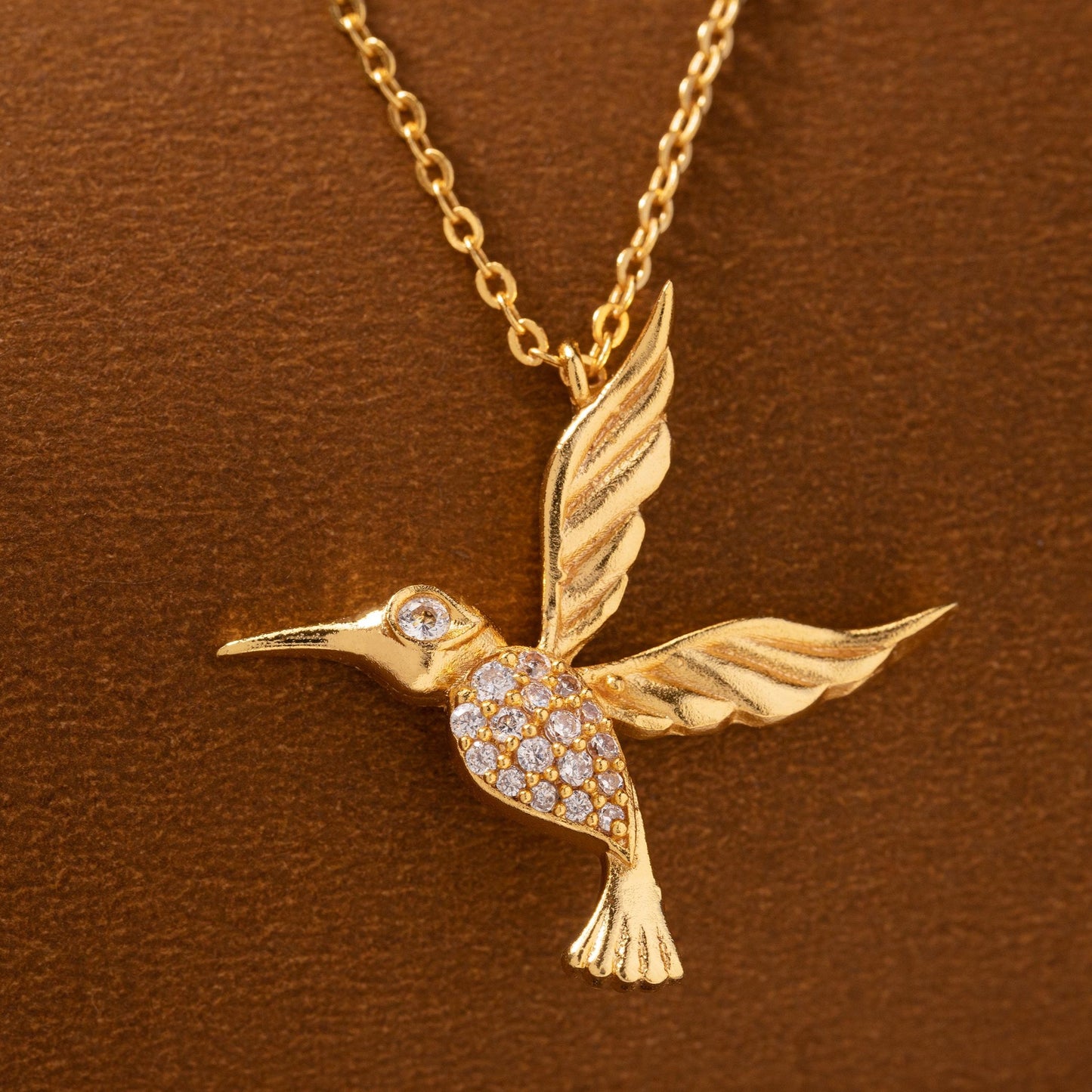 golden humming necklace with diamonds